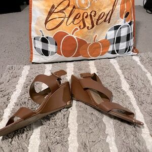 Free with any other pair of shoes! Just add them to a bundle and make an offer!